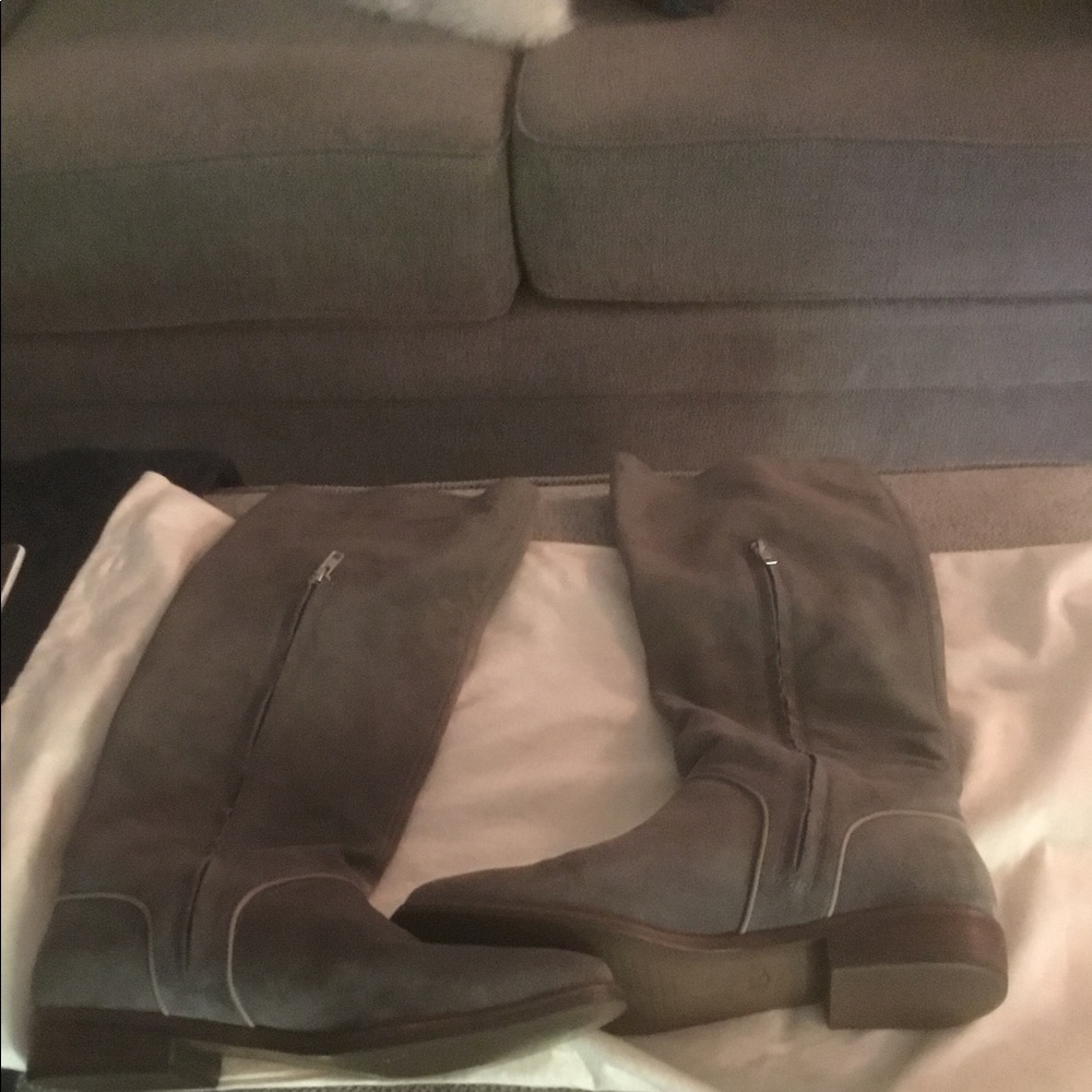UGG - Picture 3 of 3